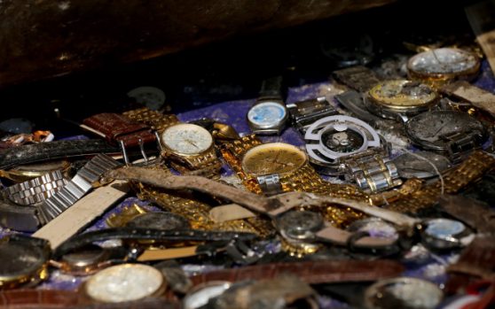 Tiêu hủy 200 đồng hồ “nhái” hàng hiệu